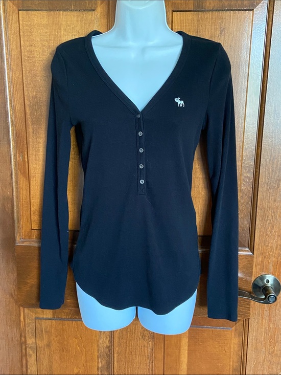 Abercrombie & Fitch Tops - Abercrombie & Fitch long-sleeve henley rib top moose logo chest Size Medium